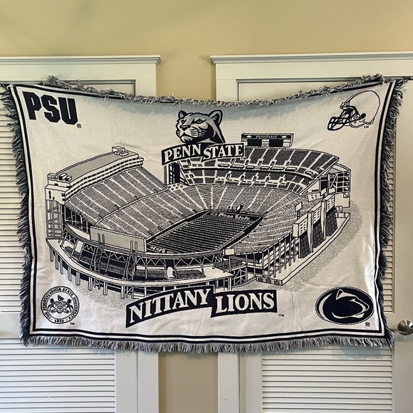 SOLD Vintage Penn State Tapestry Blanket - Picture 1 of 3